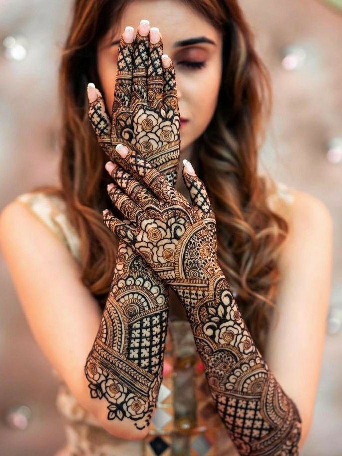 Traditional Mehandi Artist